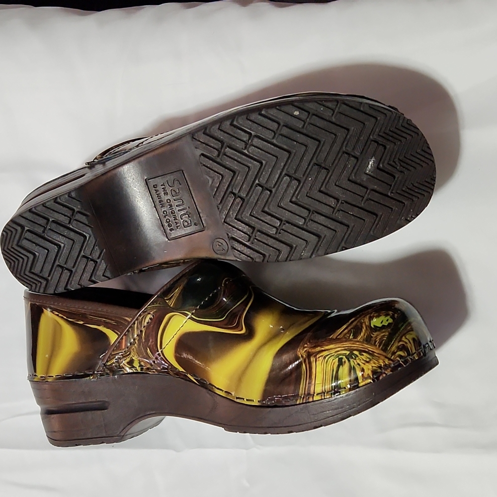 Clogs - Picture 3 of 3